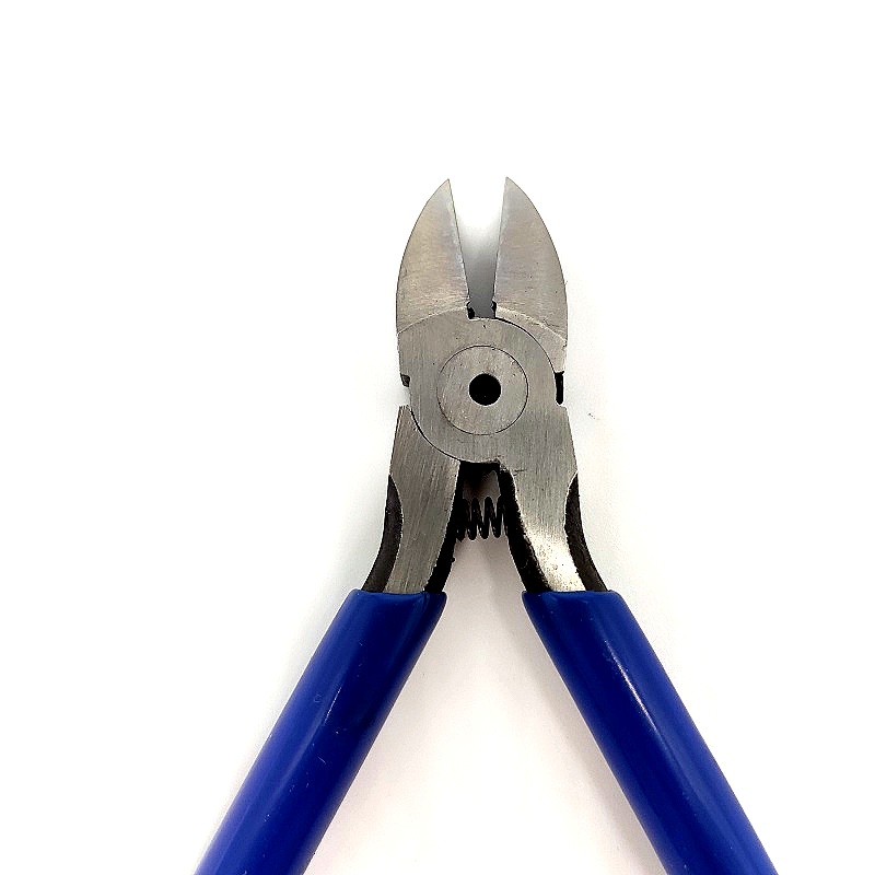 Бокорезы с синими ручками, длина режущих лезвий – 1,5см