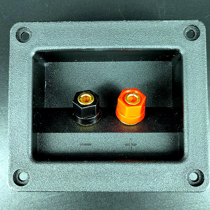 Терминал аудио квадратный Gold пластиковый, на корпус