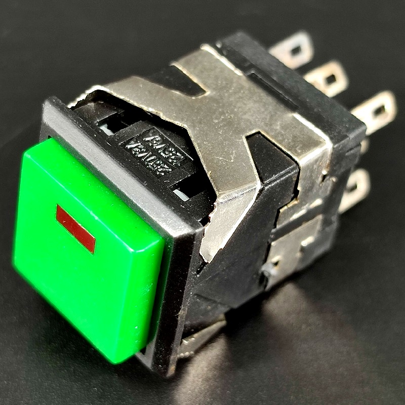 PVS-29B Кнопка 8 pin OFF-(ON), 19*19мм, квадратная зеленая, подсветка – светодиод, 6A-125V, 3A-250V