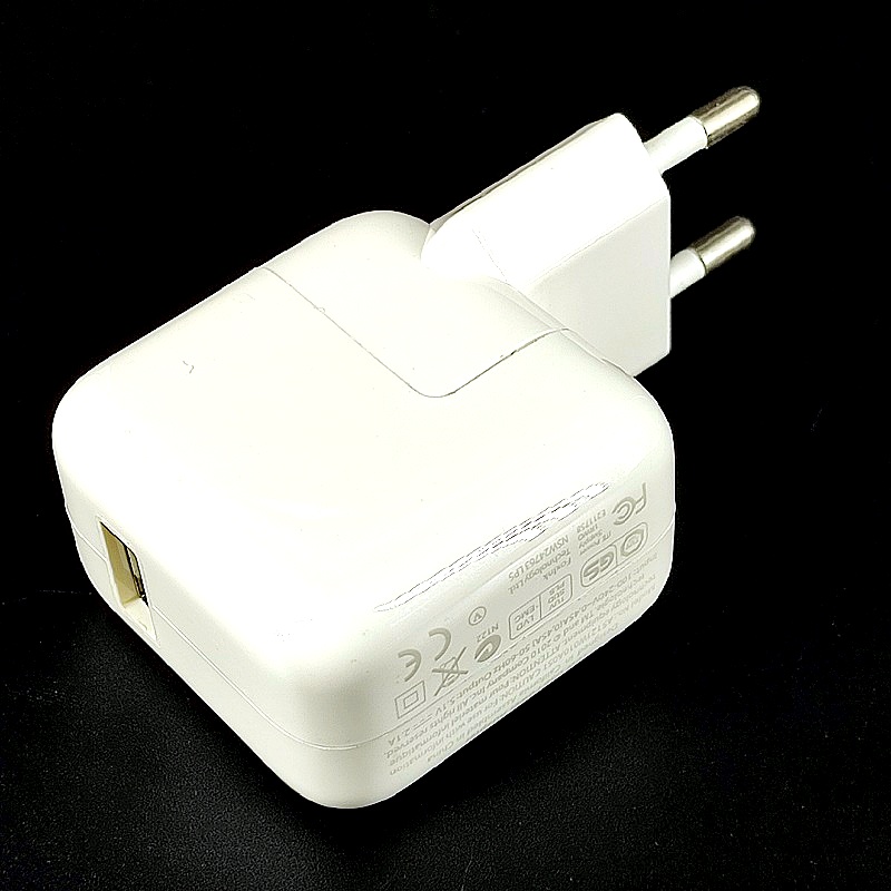 Зарядное устройство USB 2,1А на 220В белое
