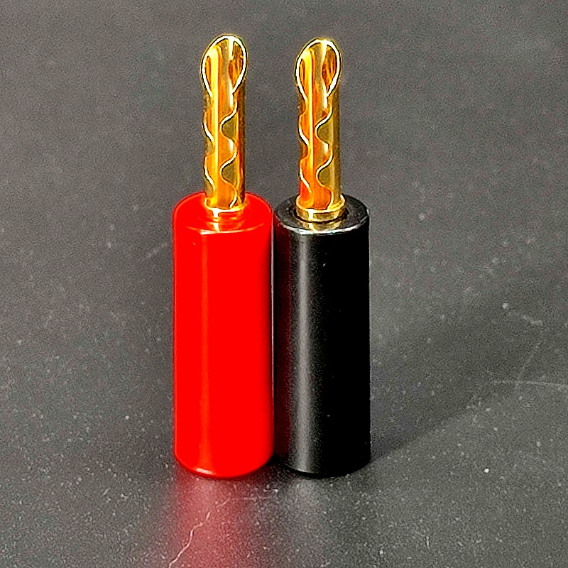 Разъем акустический “банан” штекер пластиковый Gold на кабель до 4,0мм2 под винт “Перо” красный/черн