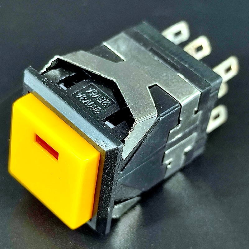 PVS-29B Кнопка 8 pin OFF-(ON), 19*19мм, квадратная желтая, подсветка – светодиод, 6A-125V, 3A-250V