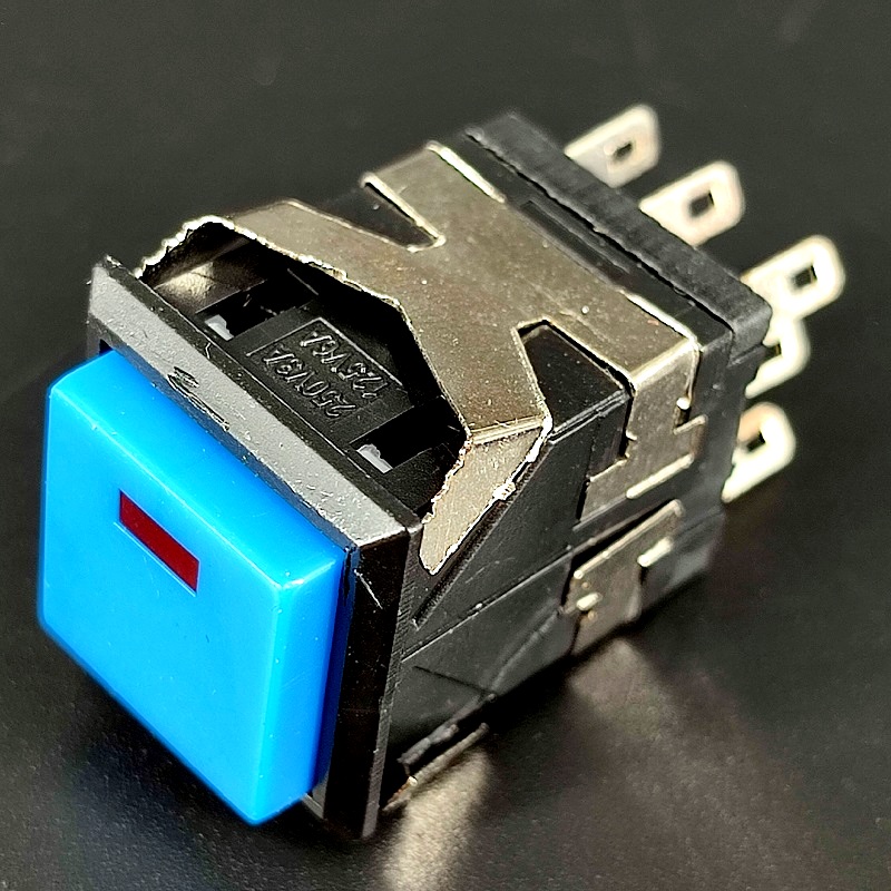 PVS-29B Кнопка 8 pin OFF-(ON), 19*19мм, квадратная синяя, подсветка – светодиод, 6A-125V, 3A-250V