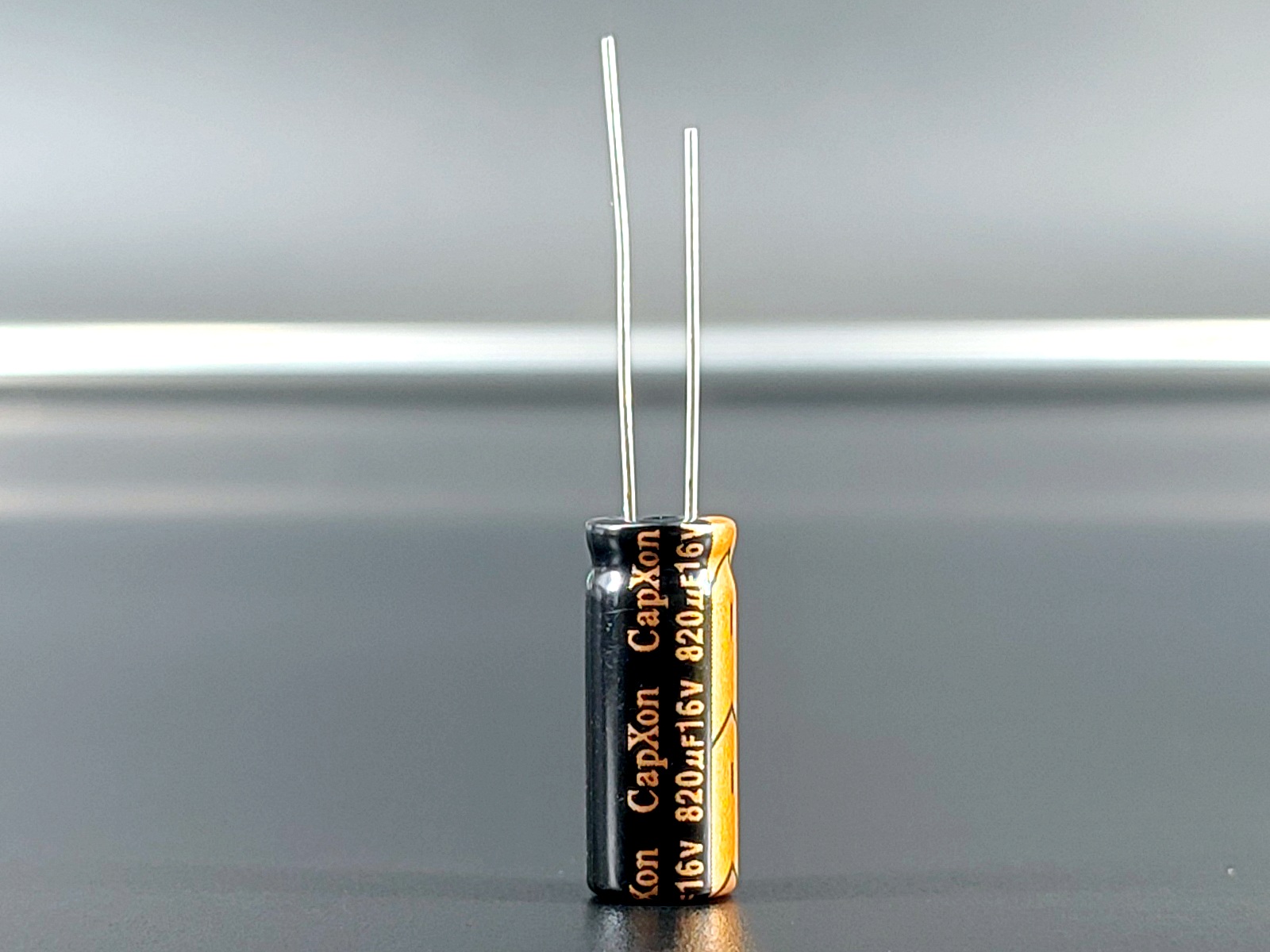 Конденсатор электролитический 820мФ — 16В CapXon Vent LZ P1148