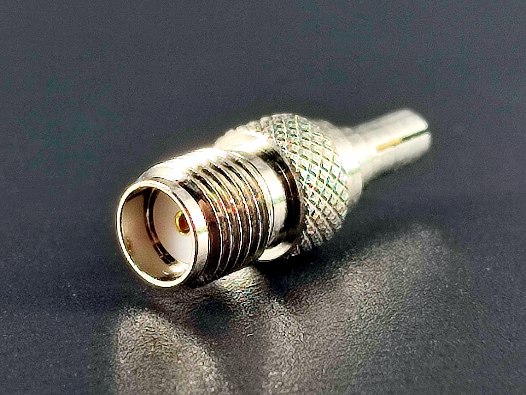 Разъем штекер CRC9 (3G) — гнездо SMA