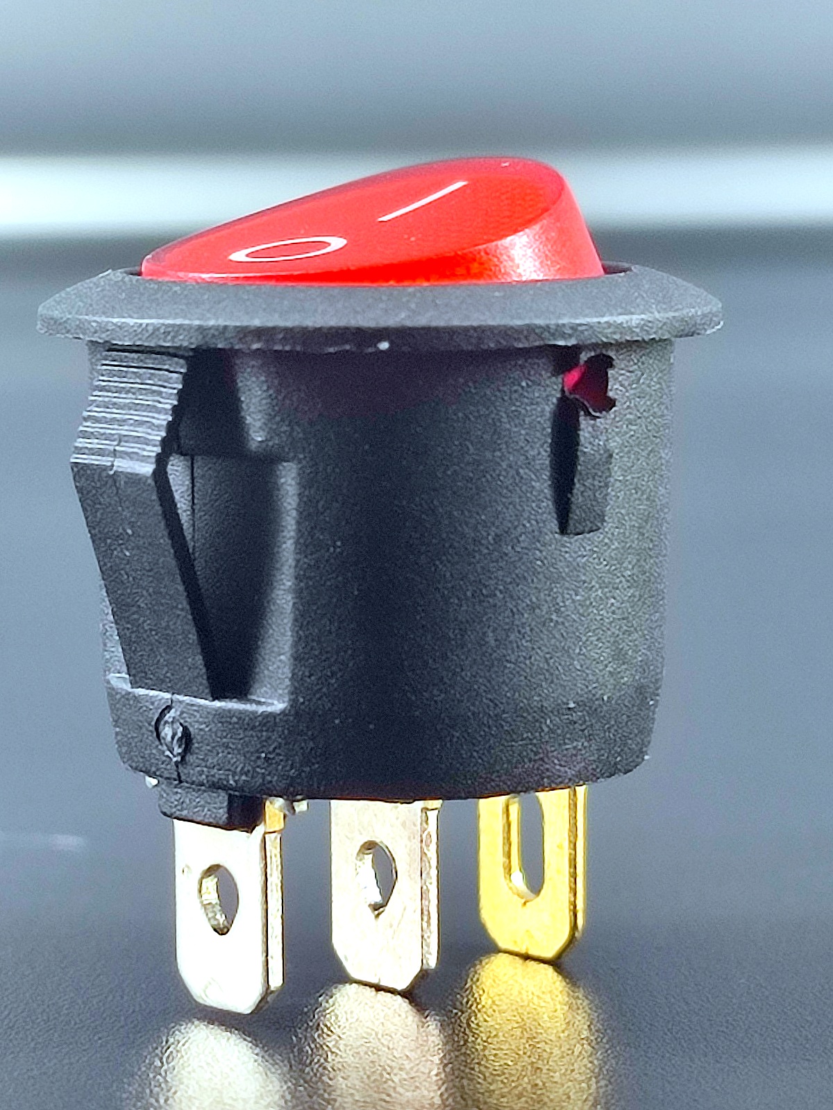 IRS-101-9C Переключатель 3 pin ON-OFF, d=20мм, круглый красный, 13A-125V, 6,5A-250V