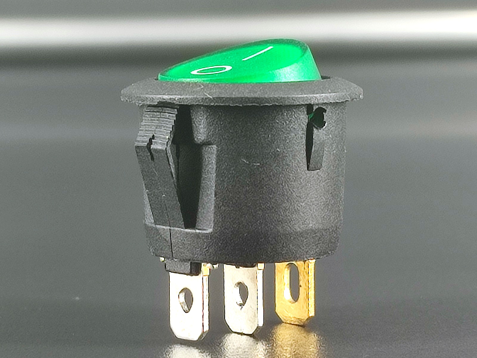 IRS-101-9C Переключатель 3 pin ON-OFF, d=20мм, круглый зеленый, 13A-125V, 6,5A-250V