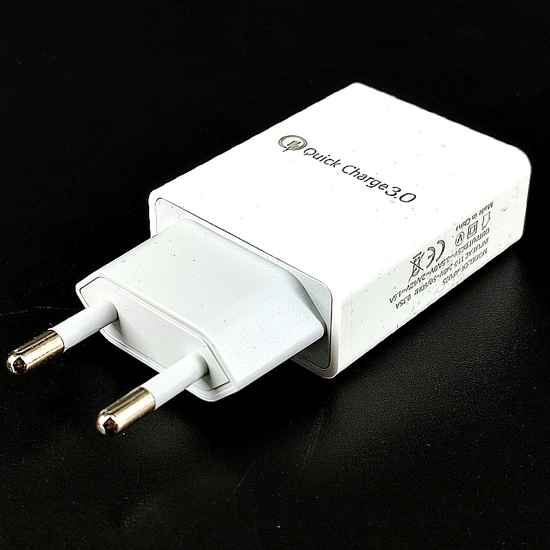 Зарядное устройство 3.0 USB (5V-3,5А, 9V-2,0A, 12V-1,5A) на 220В белое