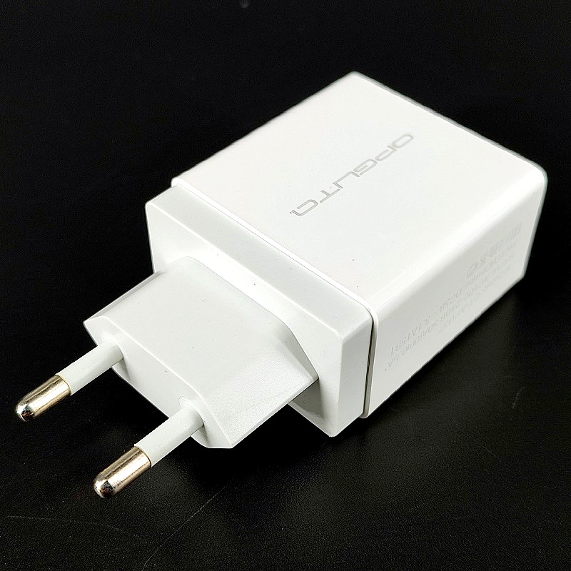 Зарядное устройство 3.0 USB 3,1А (5V-3,1А, 5V-1,5A) на 220В белое