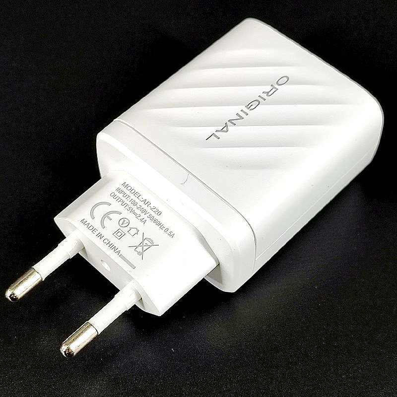 Зарядное устройство с индикацией 3.0 на 2 гнезда USB 3,1А (5V-2,4А) на 220В белое